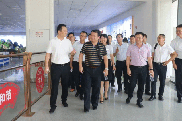 王曉、郭曉慶一行深入吉安長運、吉安公交調(diào)研指導(dǎo)