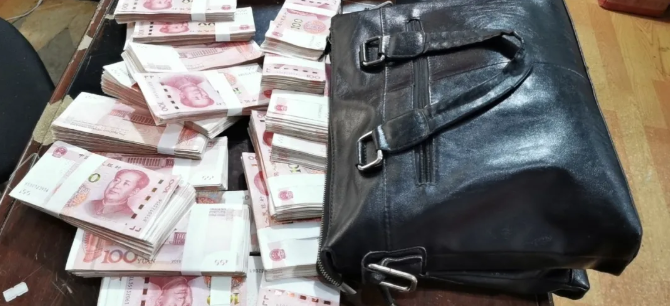 長(zhǎng)運(yùn)正能量 || 20萬(wàn)現(xiàn)金！景德鎮(zhèn)長(zhǎng)運(yùn)西客站員工拾金不昧獲贊譽(yù)