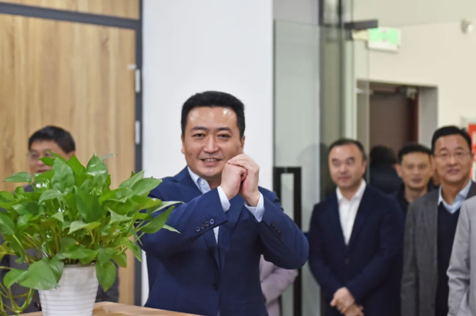 王曉向總部機關(guān)、都市城際公交干部員工拜年