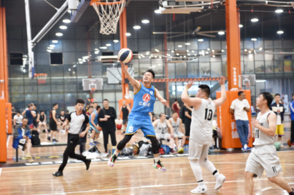 長(zhǎng)運(yùn)籃球隊(duì) 首戰(zhàn)開(kāi)門紅