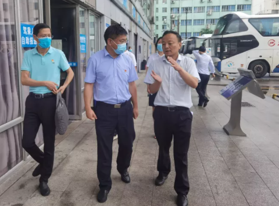 張小平一行督導都市城際公交安全、文明創(chuàng)建、疫情防控及黨史學習教育工作