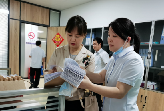 傅琳雁一行對(duì)徐坊客運(yùn)分公司開展“三公經(jīng)費(fèi)”問題專項(xiàng)核查督導(dǎo)工作