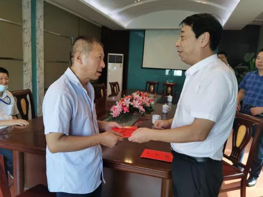 景德鎮(zhèn)長(zhǎng)運(yùn) 省交通工會(huì)主席方向一行在景德鎮(zhèn)長(zhǎng)運(yùn)開展“工會(huì)進(jìn)萬(wàn)家”調(diào)研走訪活動(dòng)