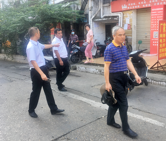 戴豪贛督導(dǎo)長鴻物業(yè)文明創(chuàng)建、疫情防控及安全生產(chǎn)工作