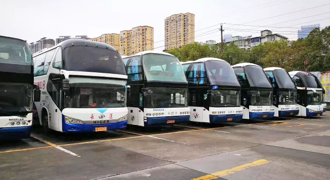 都市城際公交八項(xiàng)舉措 確?！半p節(jié)”運(yùn)輸平穩(wěn)