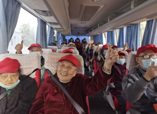 都市城際公交：旅游客運分公司助力“關(guān)愛老人，送溫暖”公益活動