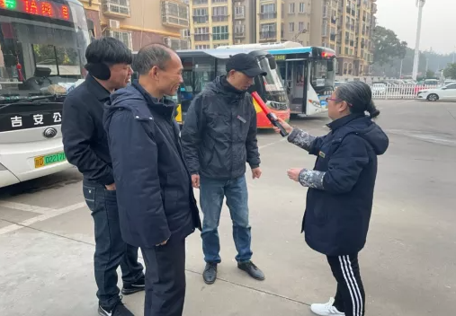吉安公交持續(xù)開展駕駛員崗前酒精、血壓測(cè)試