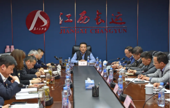 江西長(zhǎng)運(yùn)召開“自信、團(tuán)結(jié)、奮進(jìn)，做一個(gè)經(jīng)得起時(shí)間檢驗(yàn)的市政公用人”座談會(huì) 王曉出席并講話