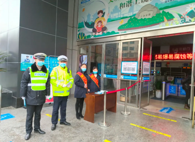 上饒汽運(yùn) 聯(lián)合市交警支隊(duì)開(kāi)展“平安春運(yùn) 交警同行”主題活動(dòng)