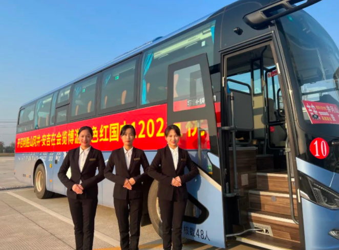 吉安長(zhǎng)運(yùn)“井岡紅杜鵑”班組、景德鎮(zhèn)長(zhǎng)運(yùn)“青花”班組獲得“江西省五一巾幗標(biāo)兵崗”榮譽(yù)稱(chēng)號(hào)