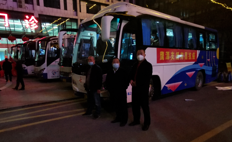 江西長運(yùn)74臺(tái)大巴載著3800名“白衣天使”連夜馳援南昌