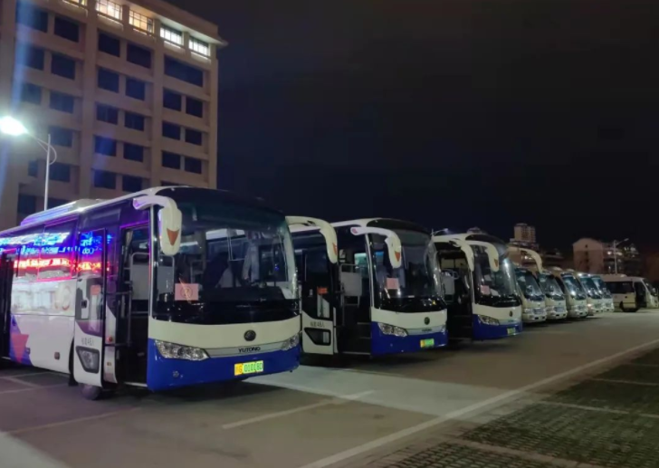 24萬(wàn)瀏覽量！牛！《江西長(zhǎng)運(yùn)74臺(tái)大巴載著3800名“白衣天使”連夜馳援南昌》