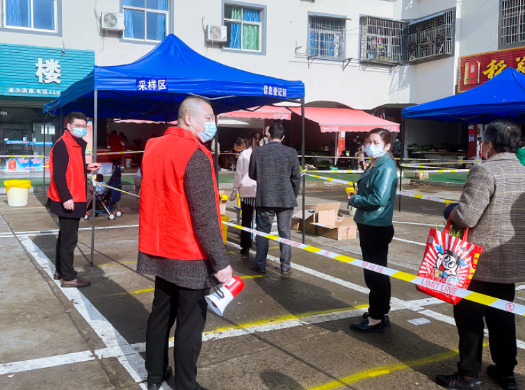 撫州長(zhǎng)運(yùn) 東鄉(xiāng)分公司攜手東化社區(qū)完成轄區(qū)全員核酸采集工作