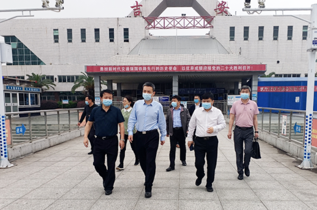 吉安長(zhǎng)運(yùn)、吉安公交：吉安市政府領(lǐng)導(dǎo)調(diào)研游（旅）客集散服務(wù)廳（驛站）建設(shè)工作