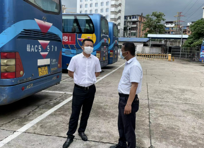 王曉督導(dǎo)青山客運(yùn)站復(fù)工復(fù)產(chǎn)、疫情防控及安全生產(chǎn)工作