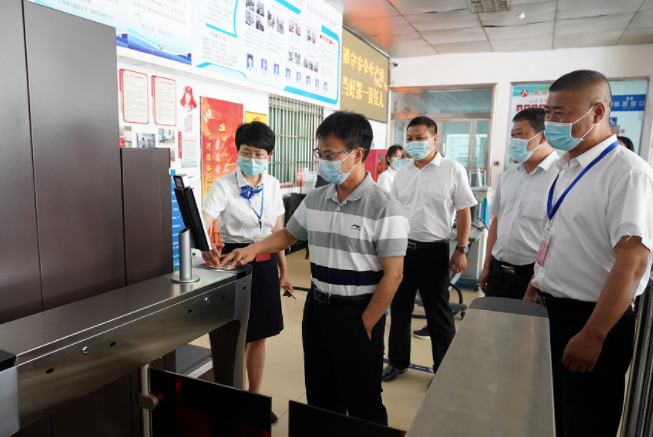 鷹潭長運:省交通運輸廳領(lǐng)導(dǎo)檢查鷹潭長運客運站安全生產(chǎn)和疫情防控工作