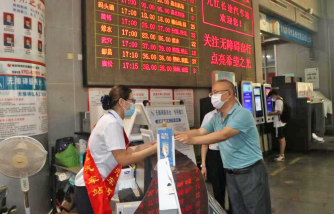 一線報道 || 九江長運:省交通工會副主席余明華深入九江長運送清涼