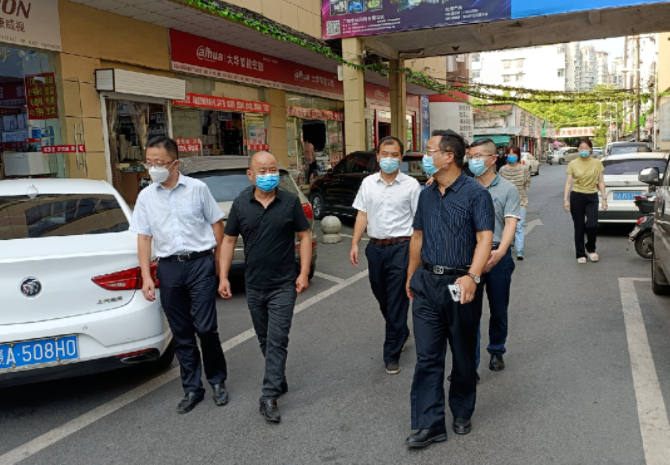 南昌交通集團(tuán)黨委委員、副總經(jīng)理沈崗一行蒞臨長(zhǎng)運(yùn)物業(yè)督導(dǎo)創(chuàng)建工作