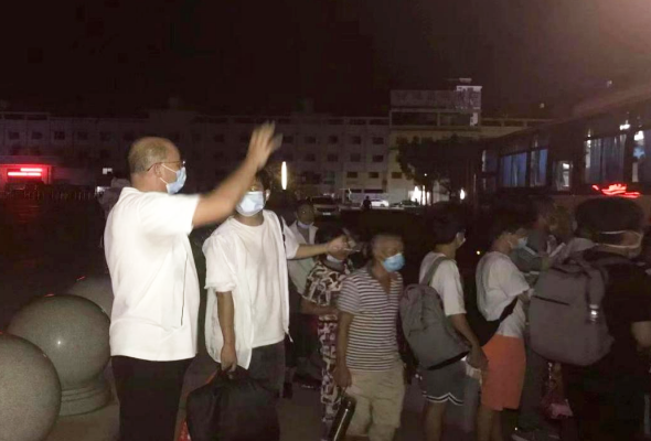 撫州長運(yùn) 公交公司積極轉(zhuǎn)運(yùn)滯留旅客