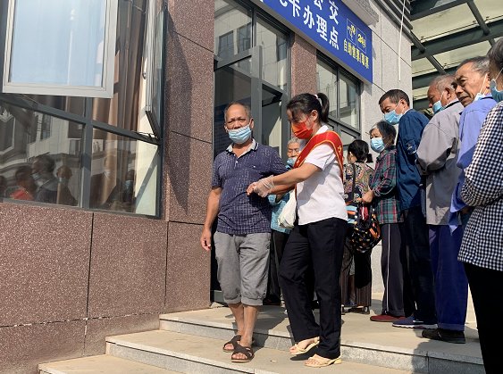 上饒汽運  德興鎮(zhèn)村公交積極開展敬老卡、愛心卡年審工作