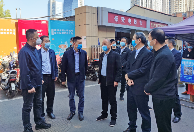 黃俊深入長運物業(yè)督導(dǎo)安全生產(chǎn)、疫情防控工作
