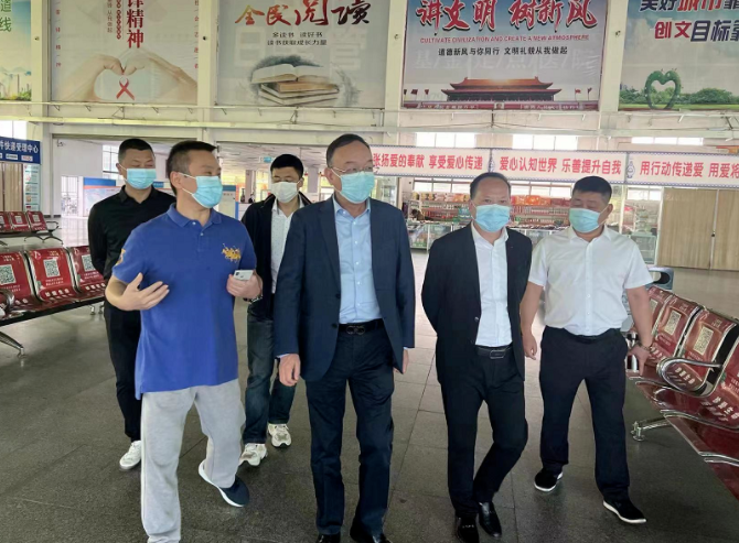 胡維泉調(diào)研景德鎮(zhèn)長(zhǎng)運(yùn)樂平公交