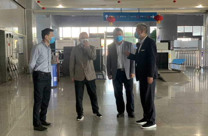 張小平一行督導(dǎo)南昌長(zhǎng)途汽車西站安全運(yùn)輸、疫情防控、文明創(chuàng)建等工作
