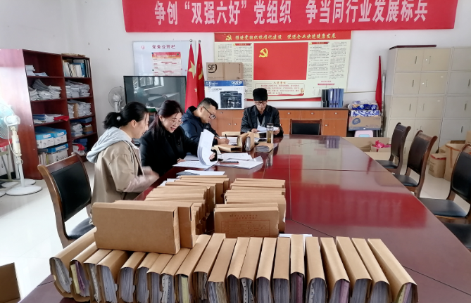 提高公司質(zhì)量在于公司治理。江西長運(yùn)以“國企改革三年行動計劃”為抓手，通過完善現(xiàn)代企業(yè)治理體系，明晰治理主線，優(yōu)化治理結(jié)構(gòu)，助力公司激發(fā)內(nèi)生動力，提升公司質(zhì)量，提高治理效能，涅槃升級，實(shí)現(xiàn)可持續(xù)發(fā)展。  圖片 01 加強(qiáng)黨的領(lǐng)導(dǎo)  圖片 江西長運(yùn)將黨的領(lǐng)導(dǎo)融入公司治理，與下屬企業(yè)全部完成“黨建進(jìn)章程”工作，制定重大事項(xiàng)黨