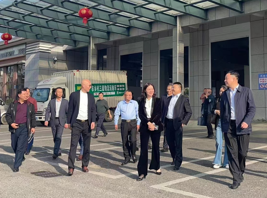 上饒汽運 吉安縣政府領導及吉安長運領導到德興鎮(zhèn)村公交公司考察交流工作