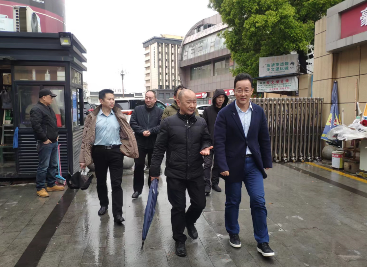 穆孫祥督導(dǎo)長(zhǎng)運(yùn)物業(yè)、都市城際公交文明創(chuàng)建工作