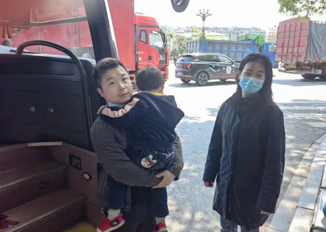 九江長運:人群中 幫3歲孩童找家長