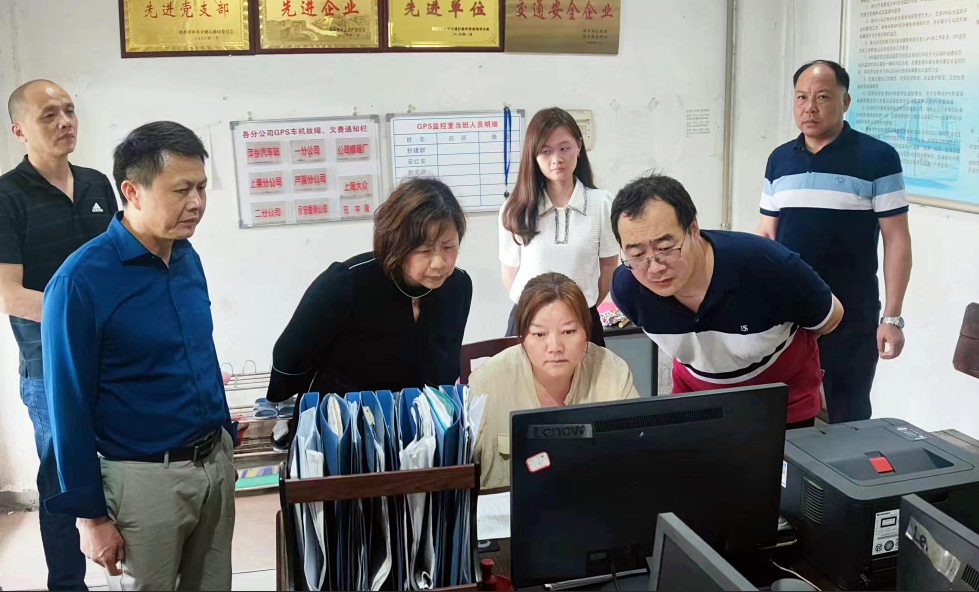 萬建紅一行到萍鄉(xiāng)長運調研