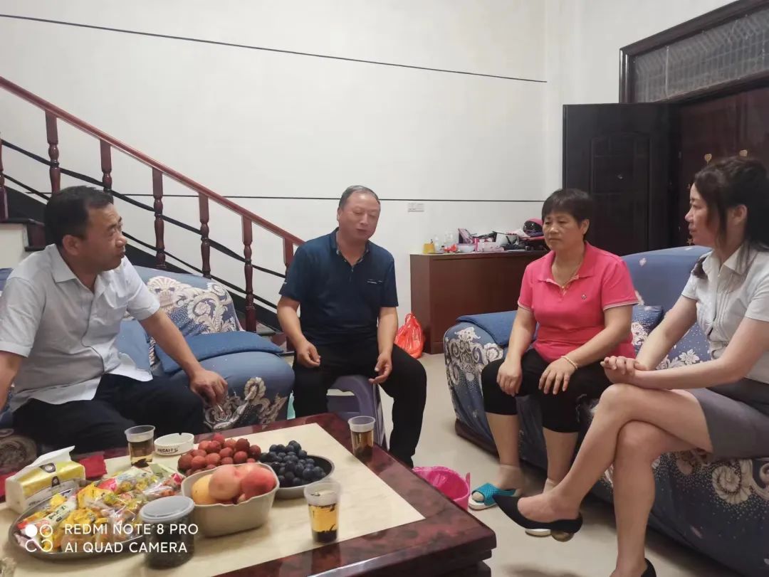 上饒汽運(yùn) 走進(jìn)駕駛員家中開(kāi)展家訪慰問(wèn)