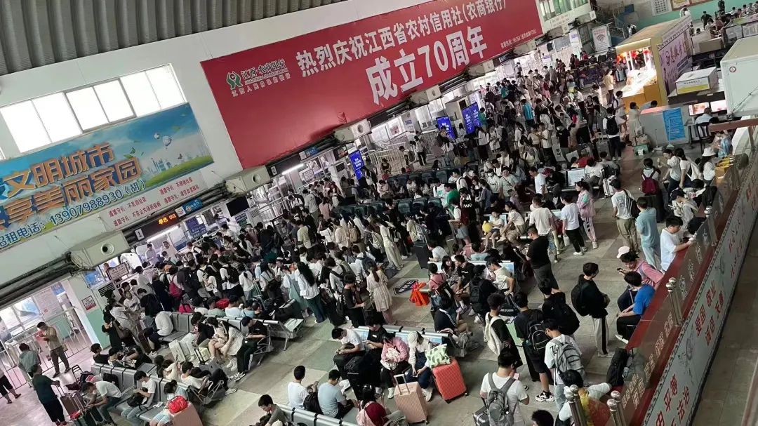 江西長運積極應(yīng)對中秋、國慶客流高峰