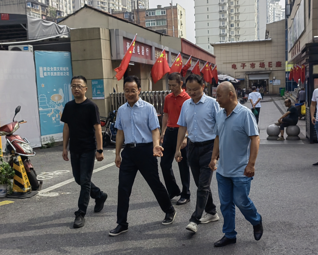 穆孫祥督導(dǎo)長運物業(yè)、都市城際公交節(jié)日期間安全生產(chǎn)工作