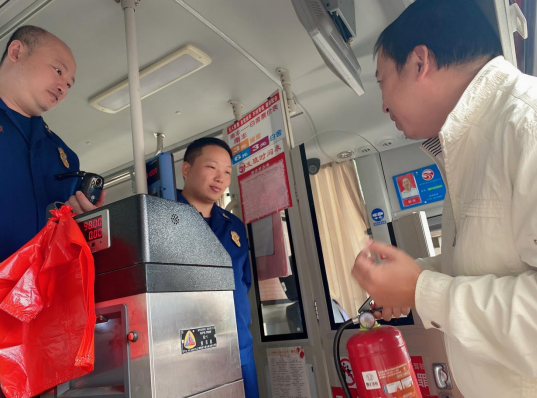 撫州長運(yùn) 南豐消防救援大隊(duì)對南豐分公司開展消防安全檢查