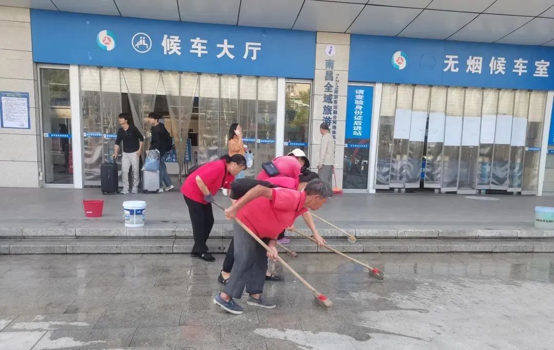 都市城際公交 積極維護站容站貌 確?!皠?chuàng)文鞏衛(wèi)”工作務實推進