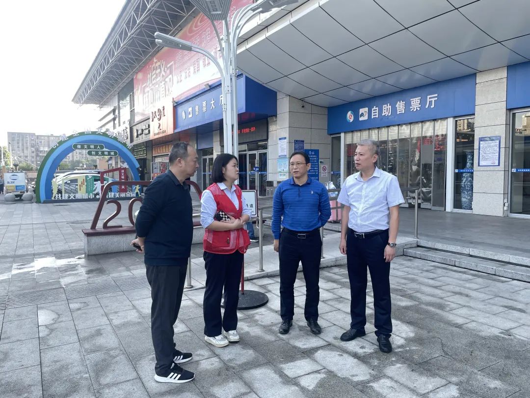 劉志堅督導檢查都市城際公交創(chuàng)文鞏衛(wèi)工作