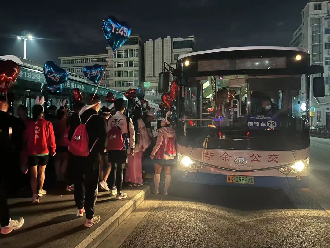 新余公交:竭誠(chéng)服務(wù) 助跑仙女湖馬拉松賽