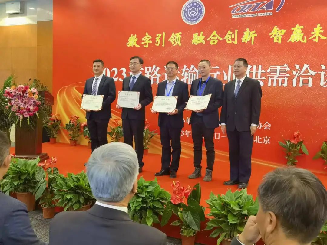 “贛悅行”平臺成功入選中國道路運輸行業(yè)定制客運服務(wù)品牌 王曉出席會議、占梁登臺領(lǐng)獎
