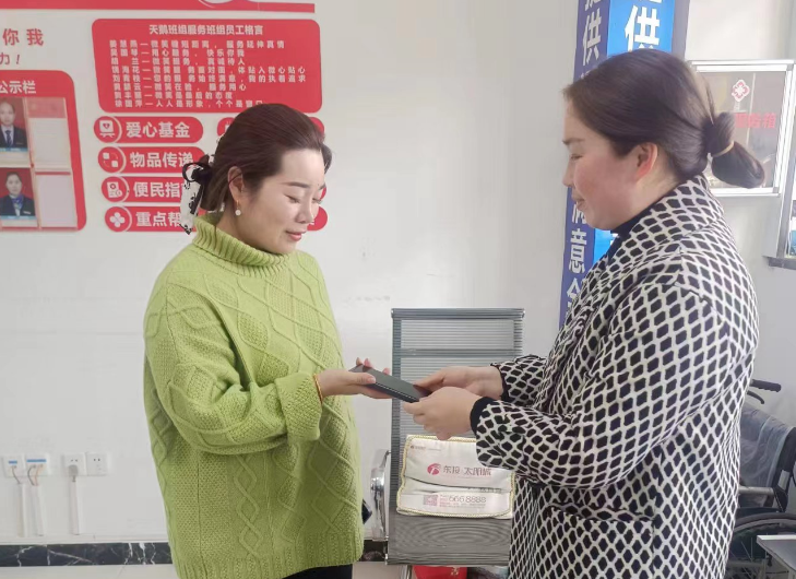 鄱陽長運:旅客大意失手機 車站拾金不昧暖人心