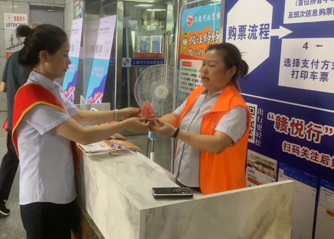 上饒汽運(yùn) 上饒汽車東站持續(xù)開展“夏日送清涼”活動