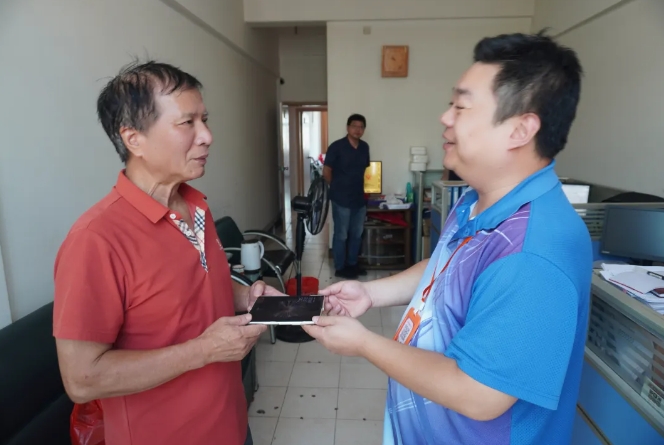 撫州長運(yùn):監(jiān)控下細(xì)心察看 找回萬元手機(jī)