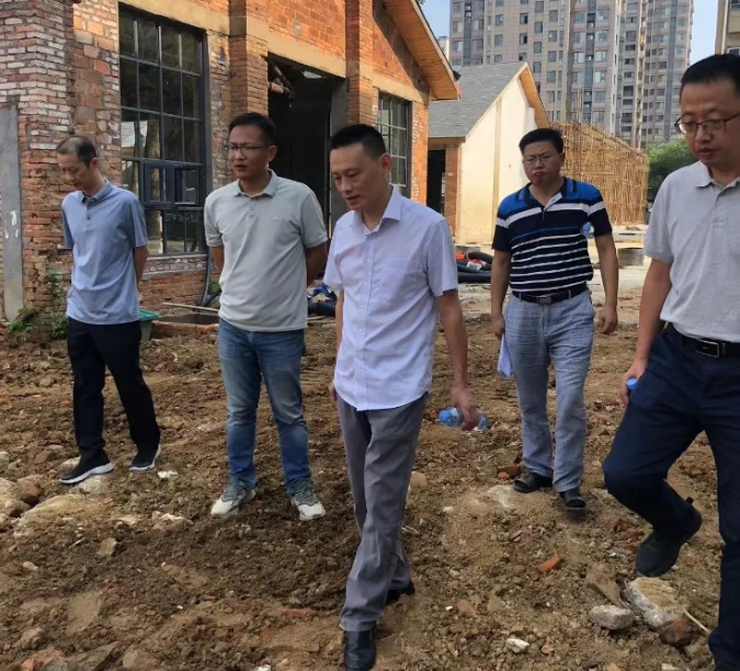黃俊督導(dǎo)大通物流、長(zhǎng)運(yùn)物業(yè)雨污分流項(xiàng)目施工情況