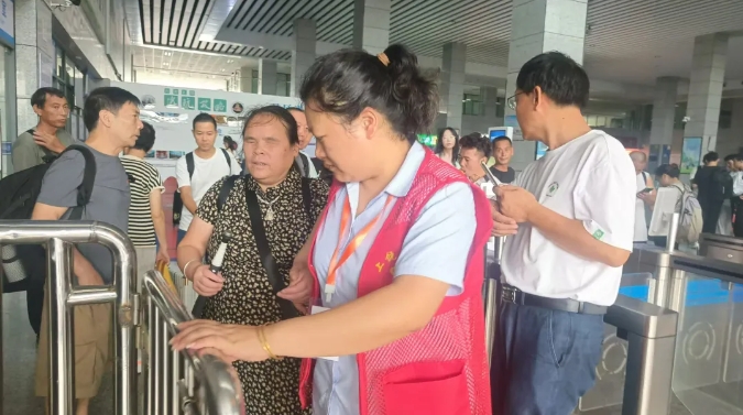 上饒汽運(yùn):這個(gè)中秋 這對夫妻很開心