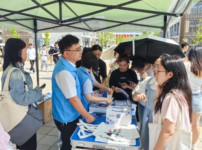 九江長(zhǎng)運(yùn)：校園直通車推廣 熱情服務(wù)不停歇