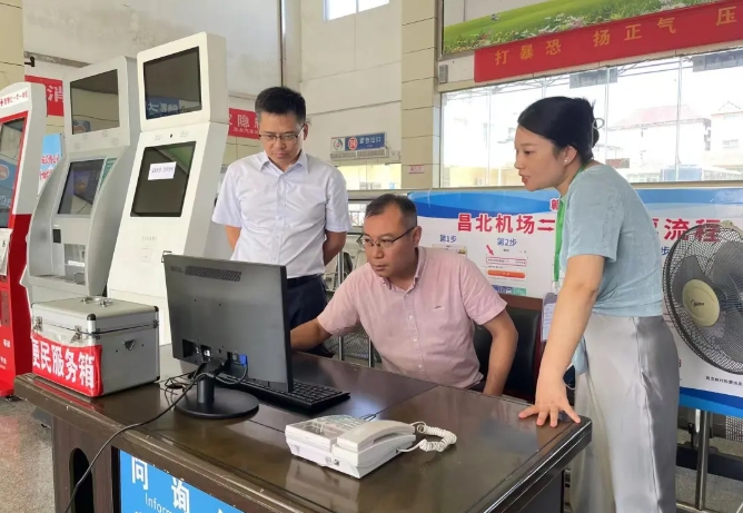 肖良芝督導(dǎo)撫州長運、鷹潭公司國慶節(jié)前安全生產(chǎn)工作