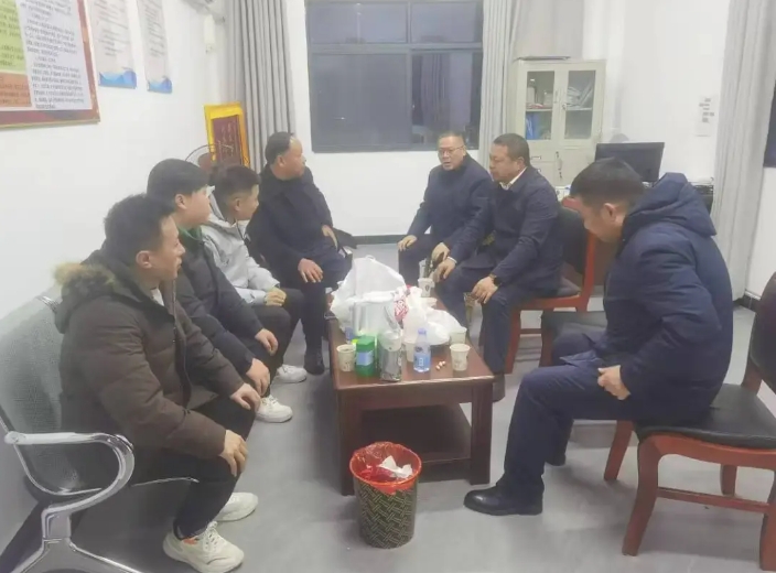 鷹潭公司 歲末寒夜暖情長  慰問堅(jiān)守綻光芒