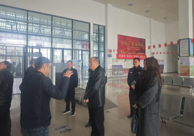 上饒市安委會(huì)橫峰督導(dǎo)組督導(dǎo)橫峰縣客運(yùn)中心“兩會(huì)”期間安全生產(chǎn)