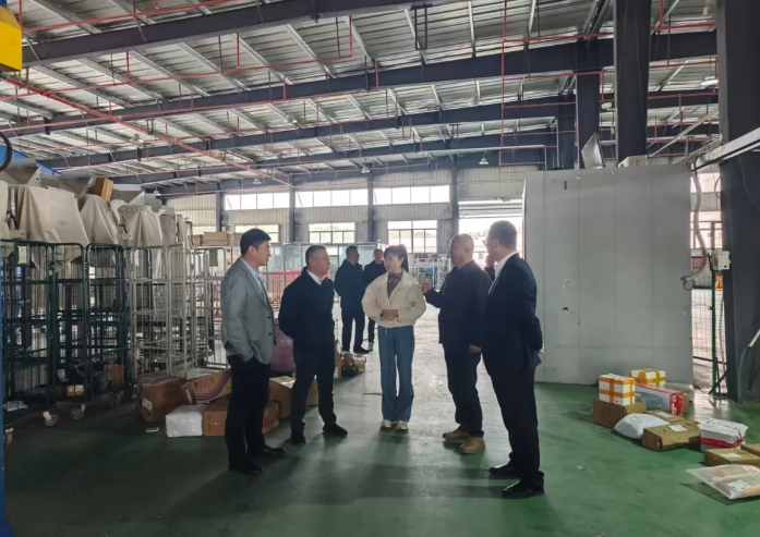 李偉、占梁調(diào)研九江長(zhǎng)運(yùn)